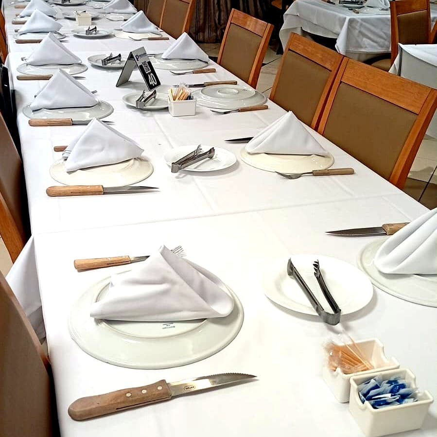 Mesa histórica e acolhedora do Pampas